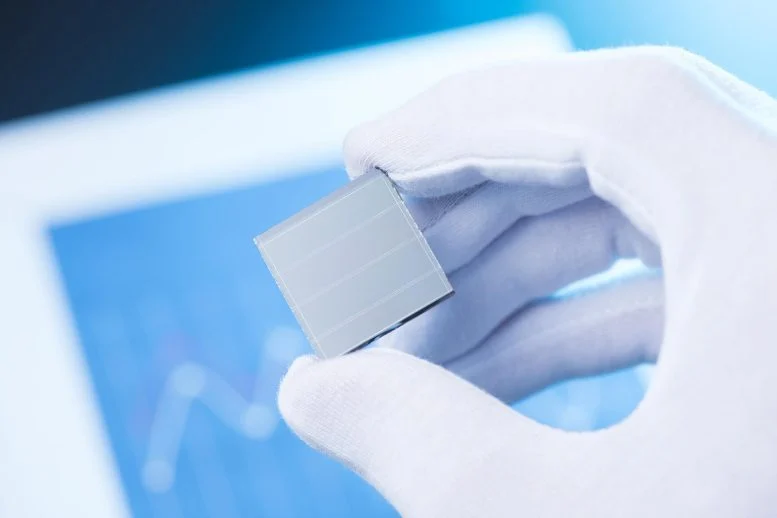 Ilmuwan Memecahkan Masalah Sel Surya yang Sudah Lama Berlangsung, Meningkatkan Efisiensi Hampir 30%

