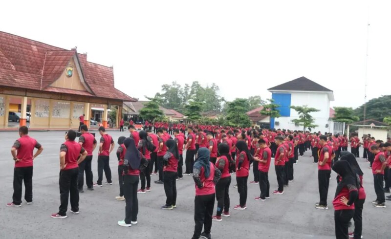 Jaga Kebugaran dan Perkuat Kebersamaan Internal, Personil Polda Babel Gelar Olahraga Bersama

