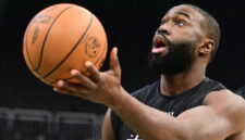 Jaylen Brown dari Celtics Menjelaskan Mengapa Dia Mengalahkan Stephen Curry Satu lawan Satu

