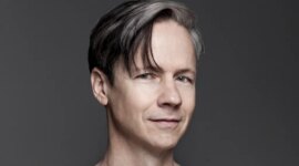 John Cameron Mitchell Mengatur Kembalinya Broadway Dengan 'Oh, Mary!'

