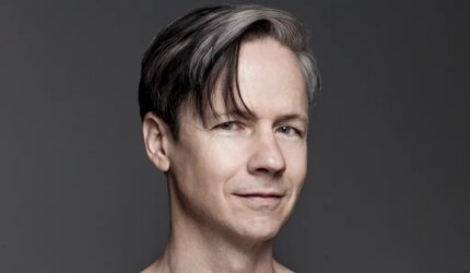 John Cameron Mitchell Mengatur Kembalinya Broadway Dengan 'Oh, Mary!'
