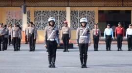 Karo Logistics Pimpin Panggilan Pagi, Dilanjutkan Penampilan Seragam Polisi

