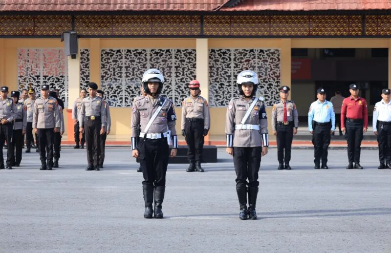 Karo Logistics Pimpin Panggilan Pagi, Dilanjutkan Penampilan Seragam Polisi

