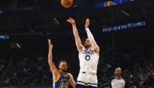Keberanian Donte DiVincenzo di akhir pertandingan diasah di bawah bayang-bayang Steph Curry