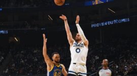 Keberanian Donte DiVincenzo di akhir pertandingan diasah di bawah bayang-bayang Steph Curry


