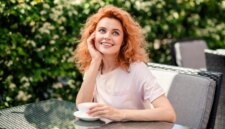 Kebiasaan minum kopi setiap hari ini dapat membantu memperlambat proses penuaan