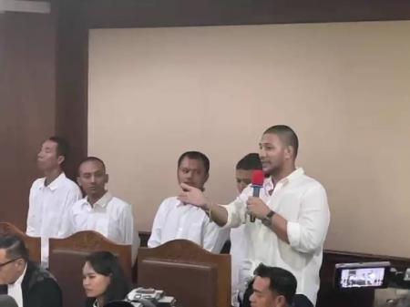 Keributan hebat! Ammar Zoni mengaku mendapat kekerasan fisik dari petugas polisi

