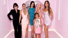 Khloe dan Kris Ungkap Siapa yang Membayar Pesta Natal Kardashian Jenner


