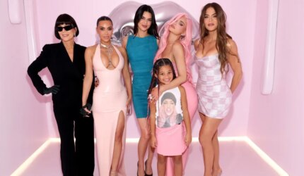 Khloe dan Kris Ungkap Siapa yang Membayar Pesta Natal Kardashian Jenner