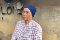 Kisah seorang nenek berusia 71 tahun yang selamat dari banjir kayu di Tapanuli Tengah, Sumatera Utara