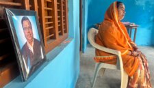 Foto Vijay Kumar Verma, petugas tingkat stan yang meninggal karena pendarahan otak, di rumahnya dekat Lucknow, Uttar Pradesh (Sumaiya Ali/Al Jazeera)