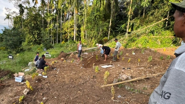 Kuburan massal korban Galodo di Agam, terdapat mayat tanpa kepala dan hanya paha

