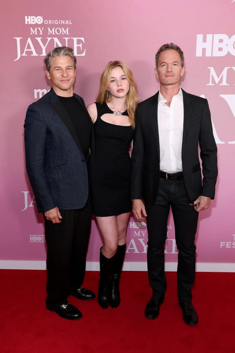 Neil Patrick Harris Mengungkap Putri Harper, 15, Meminta Tas Chanel Vintage senilai $2K untuk Natal

