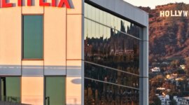 Nilai merger yang besar menegaskan peralihan kekuasaan dari studio film tradisional ke platform penyiaran digital (Reuters)