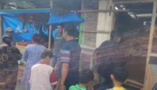 Ngeri! Pria bersenjata parang mengamuk merusak kios-kios di Pasar Mandar Polewali