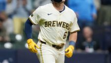 Pabrik Bir Terbuka Untuk Perdagangan Dari Kedalaman Outfield