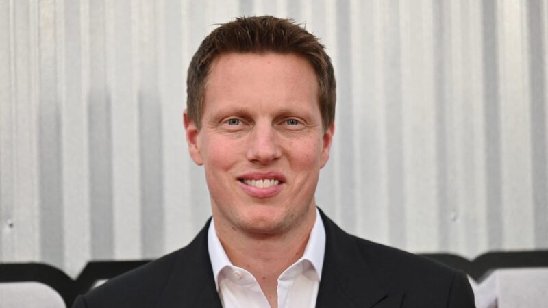 Paramount menjamin dukungan Larry Ellison dalam perubahan tawaran

