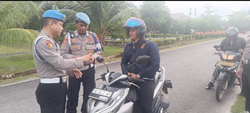 Pastikan Kelengkapan Personel Provos Periksa Kelengkapan Kendaraan Personel Polda Babel

