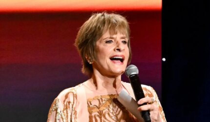 Patti LuPone Masih Menjabarkan Penonton