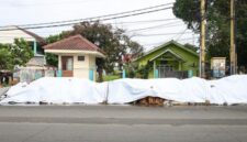 Pemkot Tangsel Tutupi Sampah di Ciputat dan Serpong dengan Terpal Agar Tak Berbau