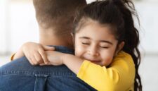 Penelitian Baru Mengungkap Mengapa Pelukan Hangat Terasa Sangat Menyenangkan