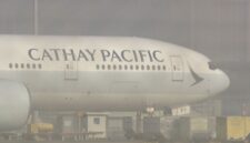 Penumpang enggan membuka pintu pesawat saat terbang, polisi langsung ditangkap setelah mendarat

