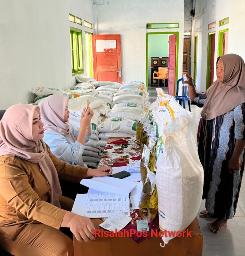 Penyaluran Beras dan Minyak Goreng kepada 180 KPM KPM di Kampung Rantau Jaya

