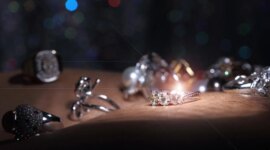 Perhiasan Berlian yang Dikembangkan Lab Meningkatkan Penjualan Kay, Zales, dan Jared Sebesar 6%

