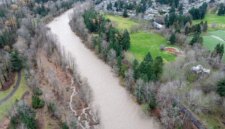 Peringatan banjir bandang dikeluarkan untuk kawasan Tukwila setelah tanggul Sungai Hijau jebol