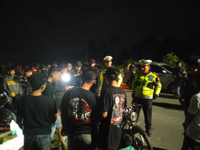 Polda Babel Amankan Aksi Pra-Balapan Ilegal di Jalan Lintas Timur: Patroli Gabungan Berantas Kejahatan Jalanan

