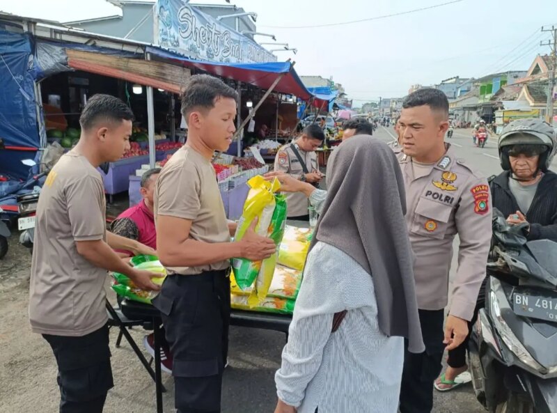 Polda Babel Gelar Gerakan Pangan Murah, 5 Ton Beras SPHP Diserang Warga

