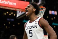 Tarris Reed Jr. dan UConn Huskies telah memisahkan diri di Big East saat pertandingan konferensi dimulai. <cite>Eric Canha-Gambar Gambar</cite>