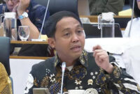 Raja Juli menilai desakan mundur hanya sekedar aspirasi, padahal 1.354 orang tewas akibat banjir Sumatera.

