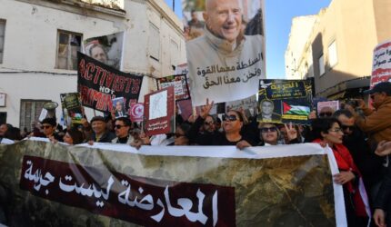 Ratusan orang di Tunisia memprotes pemerintah