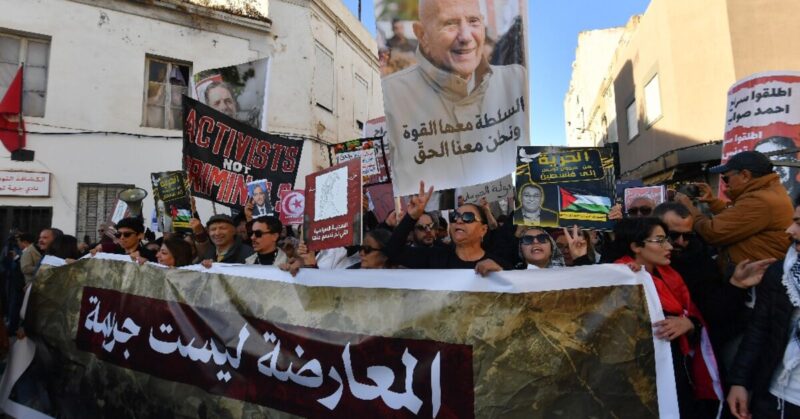 Ratusan orang di Tunisia memprotes pemerintah

