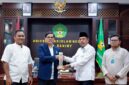 Rektor UIN Ar-Raniry Terima Penghargaan Humas Kemenag Tahun 2025 Kategori Pengelola Website Terbaik

