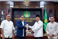 Rektor UIN Ar-Raniry Terima Penghargaan Humas Kemenag Tahun 2025 Kategori Pengelola Website Terbaik

