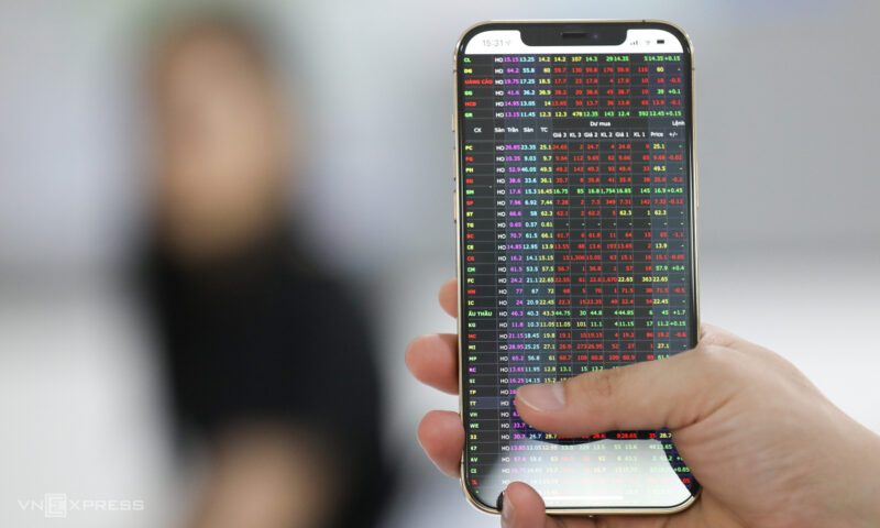 Saham hari ini 12 Desember: Indeks VN turun tajam

