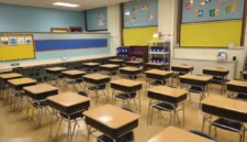 Sebanyak 196 sekolah menengah di distrik tersebut ditutup pada hari Selasa karena 'potensi ancaman online'