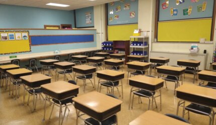 196 sekolah menengah di distrik ditutup pada hari Selasa karena 'potensi ancaman online'