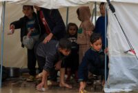 Sedikitnya 11 orang tewas di Gaza yang dilanda badai akibat suhu dingin dan bangunan runtuh

