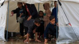 Sedikitnya 11 orang tewas di Gaza yang dilanda badai akibat suhu dingin dan bangunan runtuh

