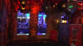 Seorang pemilik bar Fayetteville bereaksi terhadap kemarahan atas kendaraan Krampus miliknya dalam parade liburan

