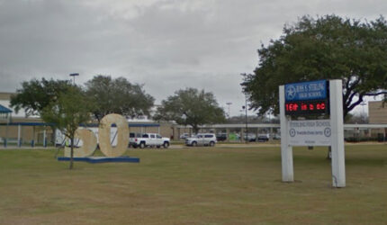 Siswa Sekolah Menengah Sterling di Baytown meninggal setelah ditikam di kampus, kata Goose Creek CISD