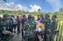 Sesampainya di Kabupaten Agam, Prajurit TNI AD Salurkan Bantuan ke Daerah Terisolasi

