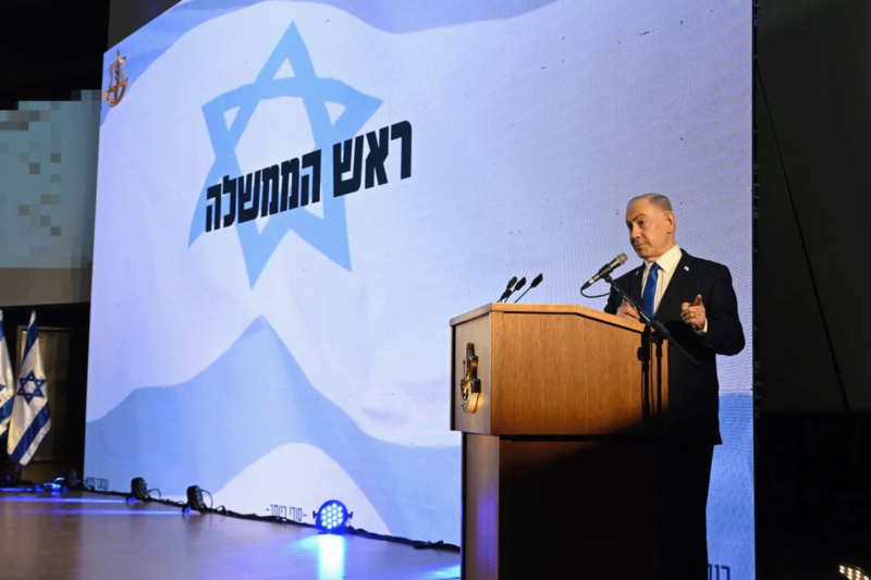 Netanyahu (tengah) mendapat dukungan dari mitra koalisinya dalam permintaan pengampunan dan penangguhan persidangannya (Kantor Pers Pemerintah Israel)