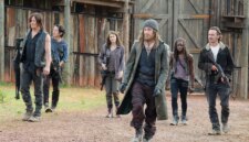Andrew Lincoln sebagai Rick Grimes, Danai Gurira sebagai Michonne, Cailey Fleming sebagai Judith, Anthony Azor sebagai RJ – The Walking Dead: The Ones Who Live _ Musim 1, Episode 6 | Halaman Gen/AMC