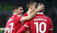 Swansea vs Wrexham LANGSUNG: Skor kejuaraan, statistik & pembaruan

