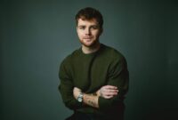 Tahun Alex Warren bukanlah tahun yang 'Khas'. Sekarang, Grammy memanggil

