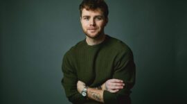 Tahun Alex Warren bukanlah tahun yang 'Khas'. Sekarang, Grammy memanggil

